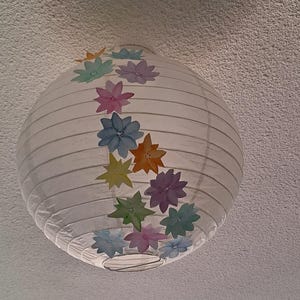 Paralume floreale con fiori acquerellati