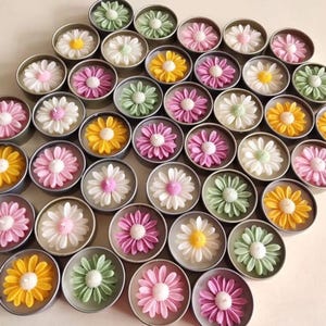 Geschenkbox Bär, Gänseblümchen, Muschel & Blumenkerzen - Handgefertigtes duftendes Sojawachs-Set