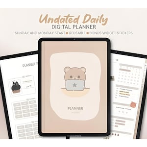 以下が含まれることがあります： ノートパソコンを使用しているクマのイラストが描かれたベージュ色の表紙のデジタルプランナー。「Undated Daily DIGITAL PLANNER」の文字が上部にあります。再利用可能なウィジェットステッカーが含まれています。