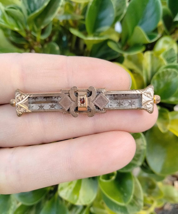 Bar brooch 2024