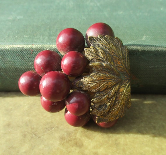 Vintage Brass 1930s Grapes Dress Clip - image 3