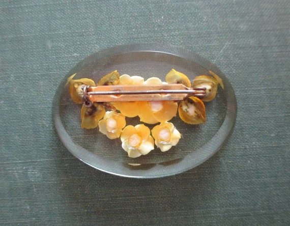 Vintage 1950s Yellow Roses Reverse Carved Lucite … - image 3