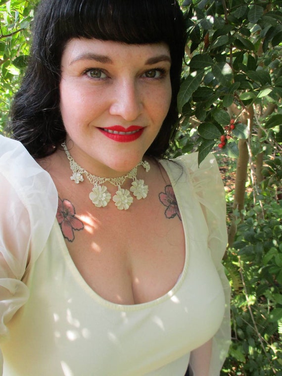 Cream 1940s Vintage Celluloid Plastic Necklace