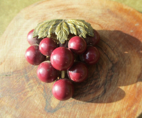 Vintage Brass 1930s Grapes Dress Clip - image 2