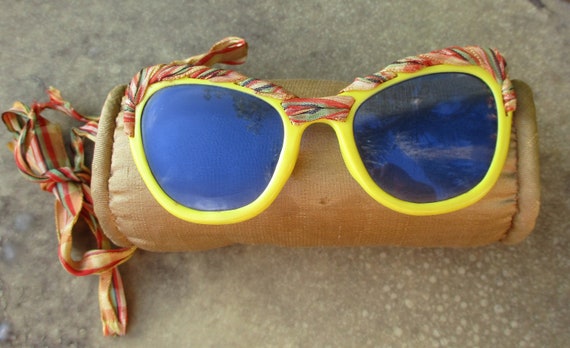Amazing Vintage 1940s Yellow Plastic Ribbon Wrap S