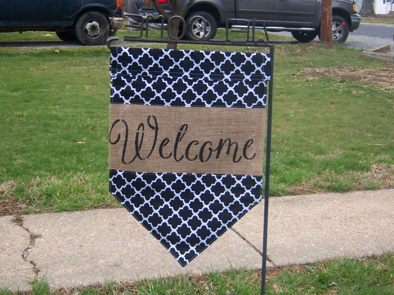 Bandera de jardín personalizada en blanco y negro | Etsy