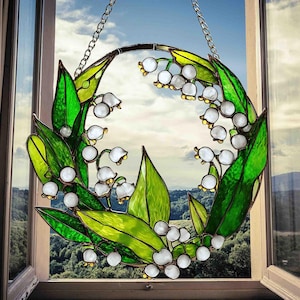 Delicate Lily of the Valley Wreath Faux Stained Glass Suncatcher, Elegant Acrylic Hanging Window Panel for Nature, Floral Spring Decor