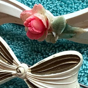 Vintage Hair Barrette Set – 1980s Floral Barrettes, Rose & Bow Motif – Pastel Plastic Clip Lot – Retro Cottagecore Hair Accessories