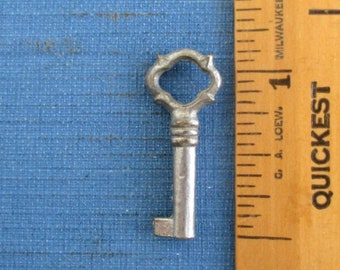 Small Skeleton Key w/ Star Bow Design & Hollow Barrel - Vintage, 1 1/8" Long, Unusual Pendant / Fob