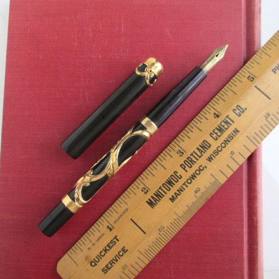 Parker #33 Lucky Curve Fountain Pen - Antique Gold Filigree