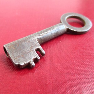 Louisville KY Railway Token Keychain Repurposed Vintage Gold -  Denmark