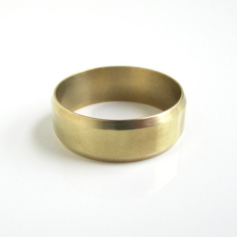Solid Brass Band / Gold Ring 8mm Wide w/ Beveled Edges, Size 11.25 Bild 1