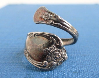 Vintage Adjustable Spoon Ring - Floral Rose Design, Wm A Rogers Oneida Ltd (Dark Unpolished)