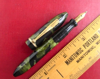 Eagle Fountain Pen in Marbled Green & Black - Vintage Short Size w/ 14K Gold Nib (Lever Filled - Not Working)
