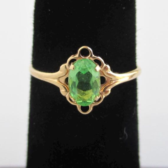 Tiny 10K Solid Yellow Gold Ring w/ Green Stone - … - image 3