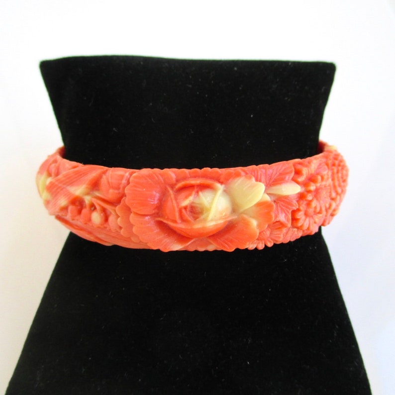 Daisy /& Chrysanthemum Design Celluloid Flower Bangle Bracelet High Relief Rose Unique Salmon and Off White Color