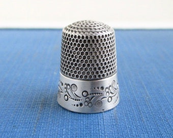 Sterling Silver Ketcham & Mc Dougall Thimble - Vintage, "Abstract Flowers" - Marked "9"