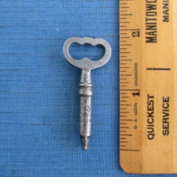 Antique Sewing Machine Key - Narrow Triangle Head / Point / Tip - Vintage with Darkness