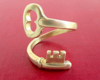 Skeleton Key Ring - Vintage Gold Tone / Solid Brass - Adjustable Size Bypass Ring (Surface Wear)