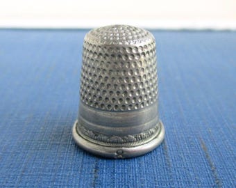 Vintage Silver Tone Thimble, Marked " 8 " (About 15mm Inside Diameter)