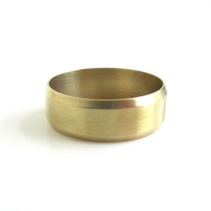 Solid Brass Band / Gold Ring 8mm Wide w/ Beveled Edges, Size 11.25 Bild 2