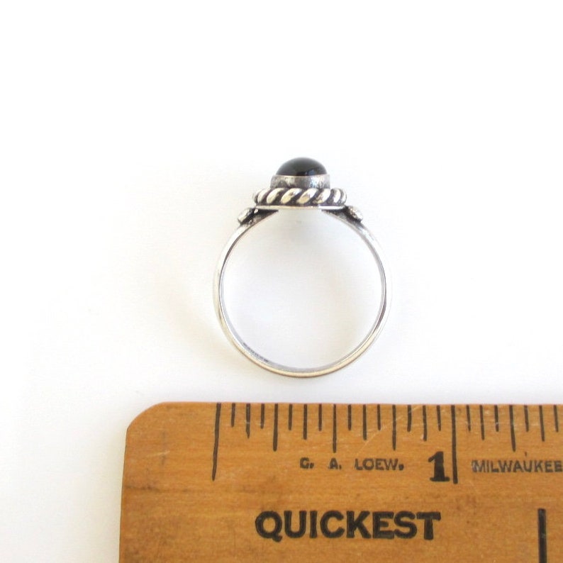Size 7 Vintage 925 Sterling Silver /& Black Stone Ring