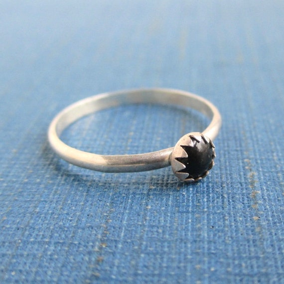 Sterling Silver & Black Stone Ring - Vintage Sout… - image 2