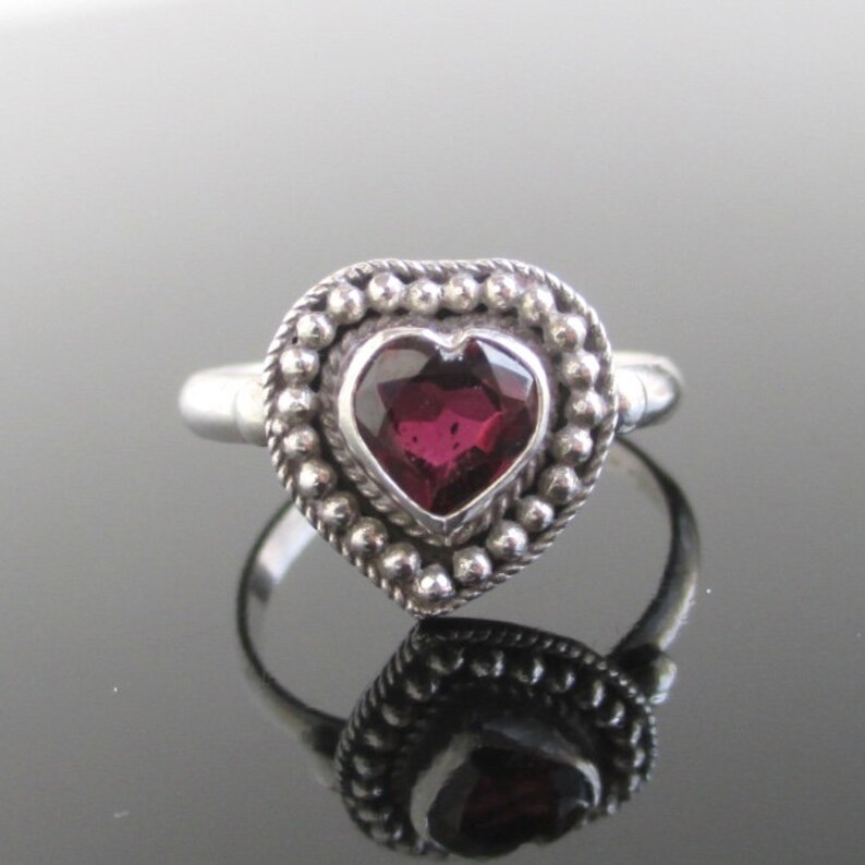 Vintage sterling silver heart shaped ring