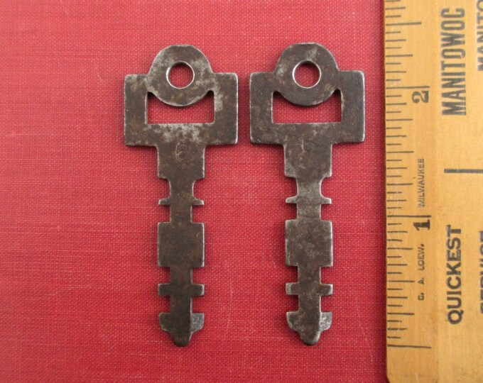 2 Vintage Flat Keys Vintage Matching Pair Dark Patina 6 Etsy