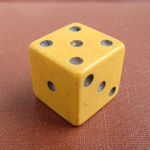 3/4&quot; Bakelite Die - Vintage Yellow Single Dice