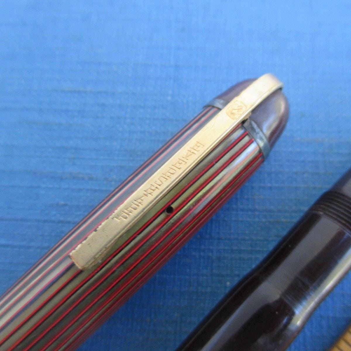 Eversharp Skyline Red Striped & Burgundy Fountain Pen