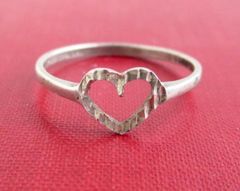 Sterling Silver Textured Heart Ring - Vintage, Simple Cut Out Design - Size 7.75 to 8