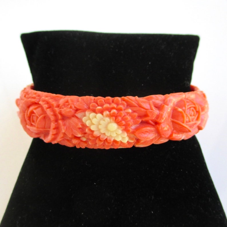 Daisy /& Chrysanthemum Design Celluloid Flower Bangle Bracelet High Relief Rose Unique Salmon and Off White Color