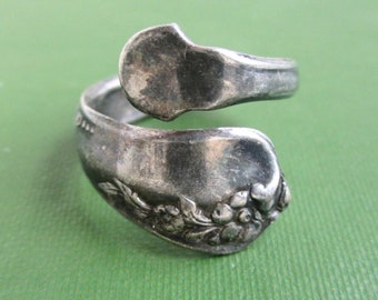 Vintage Spoon Ring w/ Simple Flower Design, Oneida Community - Size 8 & Slightly Adjustable (Dark Unpolished)