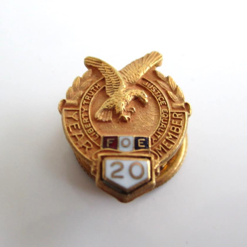 10金製　ピンバッジ　イーグル　フォーエバー　forever 10K Gold Filled FOE Fraternal Order of Eagles 20 Year Lapel Pin