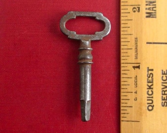 Antique Sewing Machine Key with Square Point / Tip / Bit - Vintage Short (Darkness)