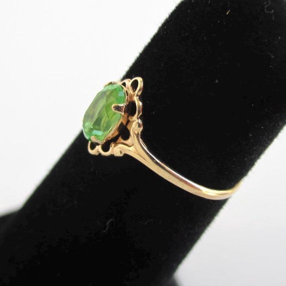 Tiny 10K Solid Yellow Gold Ring w/ Green Stone - … - image 4