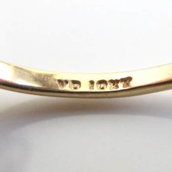 Tiny 10K Solid Yellow Gold Ring w/ Green Stone - … - image 5