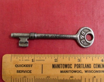 Details about   Vintage Decorative Metal Skelaton Keys Set Of 3 