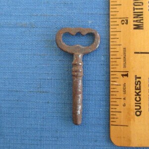 Antique Sewing Machine Key - Triangle Head / Point / Tip - Vintage (Rusty)