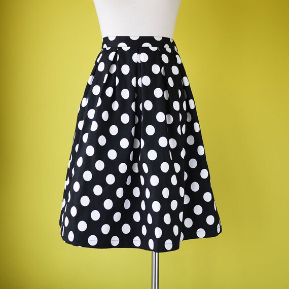 Plus size polka Dot skirt pleated details in black