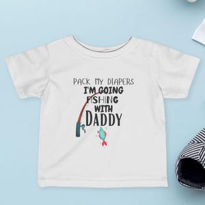Packen Sie meine Windeln, ich gehe mit Papa fischen, lustiger Baby-Angeln-Bodysuit, süßes Vatertags-Babygeschenk, Säuglingsangeln-Shirt für Papaausflüge