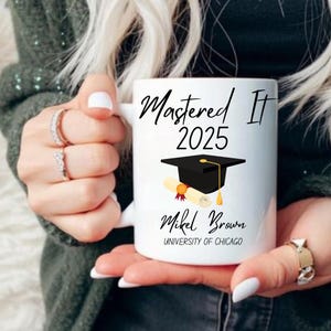 Mug personnalisé pour diplôme de maîtrise, cadeau de remise des diplômes, tasse à café maîtrisée, tasse de diplôme personnalisée pour lui ou elle, célébration de la maîtrise