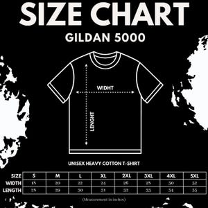 K&ouml;nnte beinhalten: Eine schwarz-wei&szlig;e Gr&ouml;&szlig;entabelle f&uuml;r ein Gildan 5000 Unisex-Heavy-Cotton-T-Shirt. Die Tabelle zeigt die Ma&szlig;e in Zoll f&uuml;r die Gr&ouml;&szlig;en S bis 5XL, einschlie&szlig;lich Breite und L&auml;nge. Der Text "SIZE CHART" und "GILDAN 5000" ist enthalten.