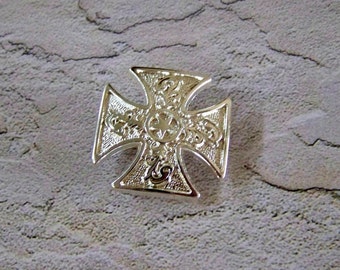 Concho Screw-back Jewelry Maltese Cross with Shiny Silver Finish and Star