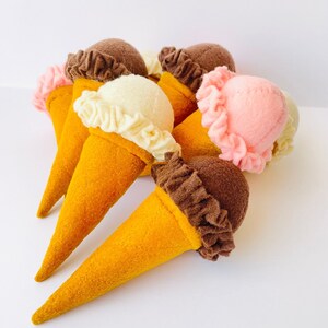 1 felt food ice cream cone, play food ice cream cone, pretend toy ice cream cone