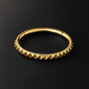 Titan Clicker Ring med pyramidmönster Helix Hoop Sömlös Ring Öronpiercing Tragus Rook Huggie Brosksmycken Tillbehör Guld