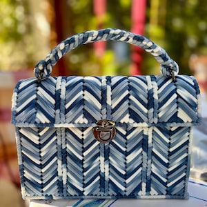 Sac à main bleu à poignée