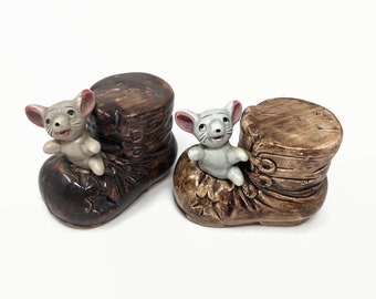 MOUSE on BOOTS SHOES Salt and Pepper Shakers Vintage Made in Japan Whimsical Kitchen Decor Cottagecore Mice Farmer Farmhouse