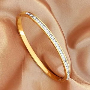 Pulsera de acero inoxidable chapada en oro de 18 quilates, tamaño mediano de 6,5 pulgadas, sin deslustre.